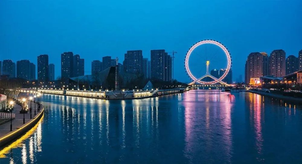 天津老街区夕阳下的岁月静好